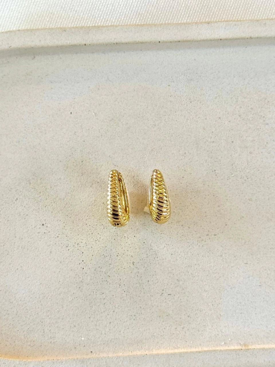 Argola oval trabalhada P