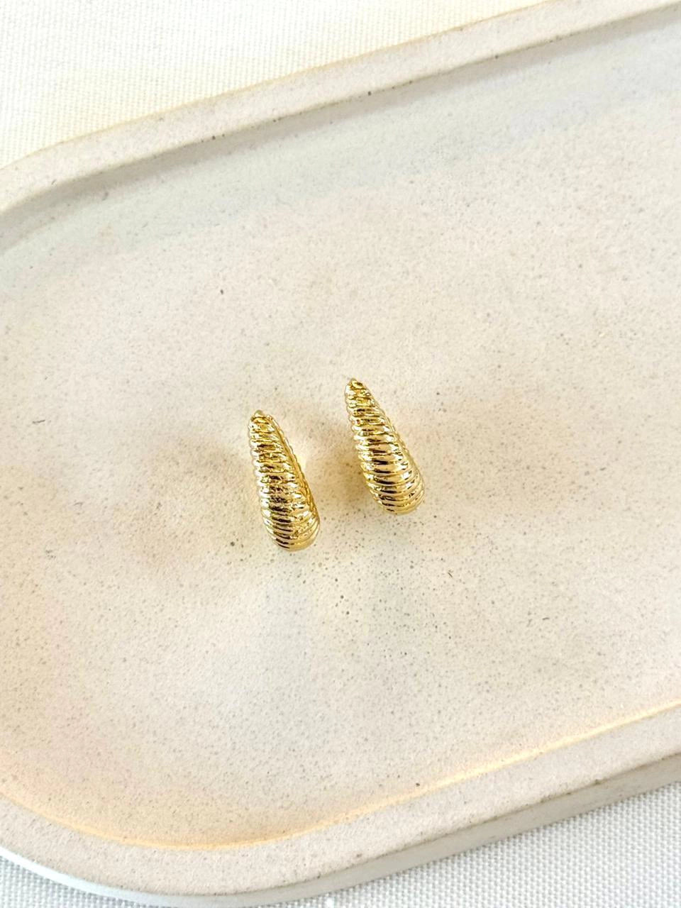 Argola oval trabalhada P
