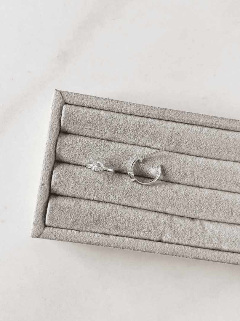 Argola 12mm detalhe zircônia coração tarraxa