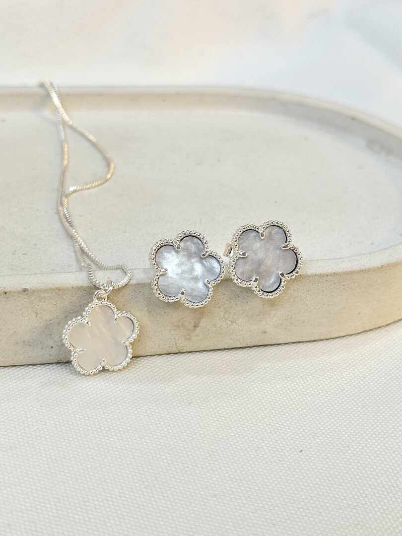 Conjunto flor pétala branca