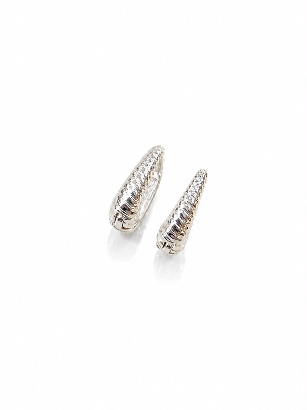 Argola oval detalhada G