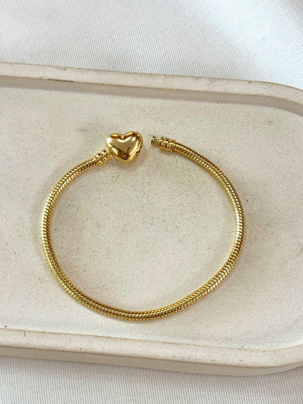 Pulseira infantil berloque fecho coração