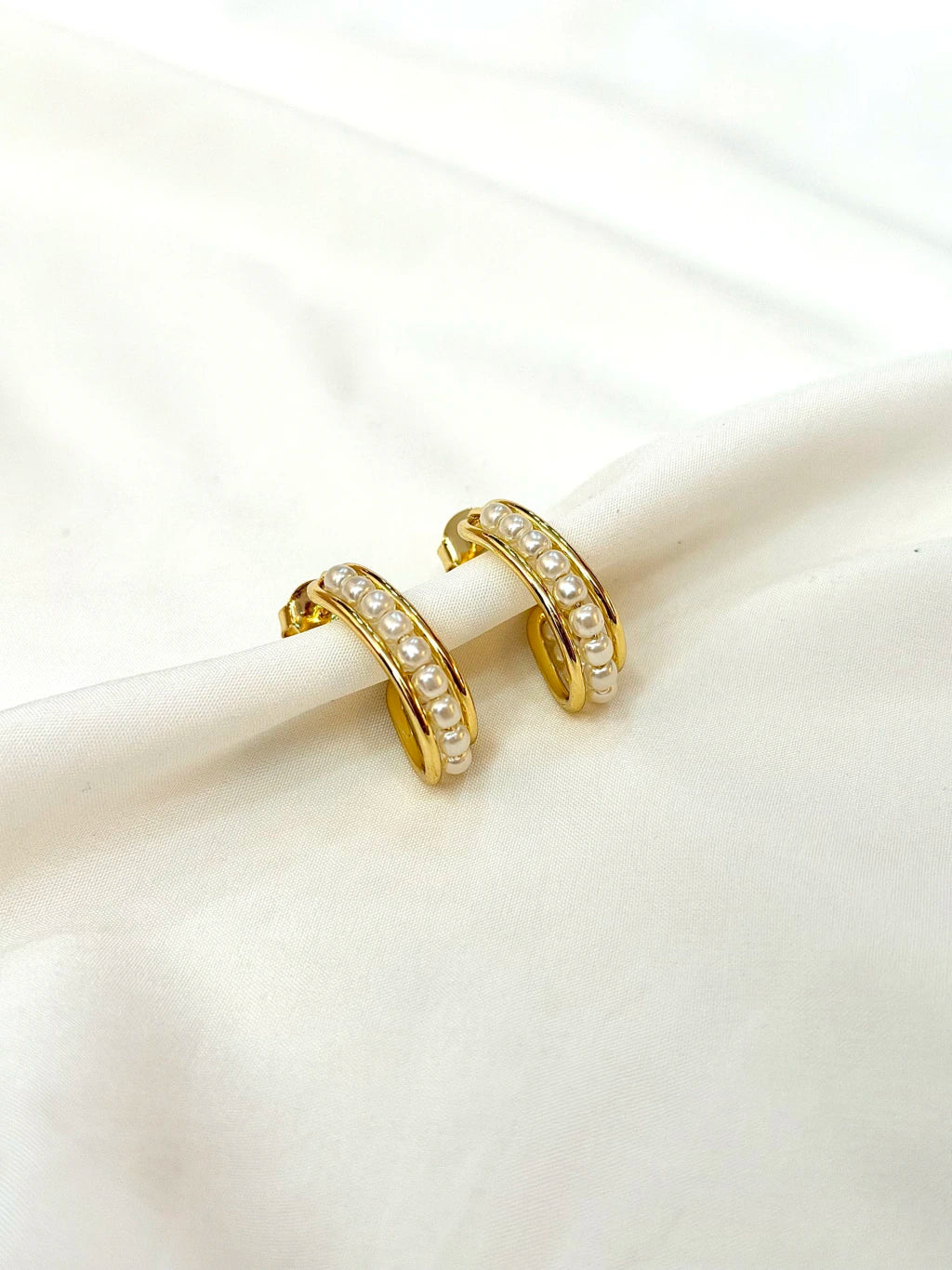 Argola mini pérolas