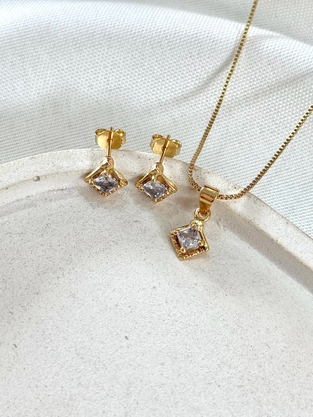Conjunto quadrado com uma zircônia