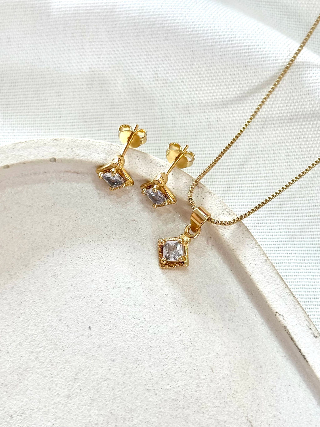 Conjunto quadrado com uma zircônia