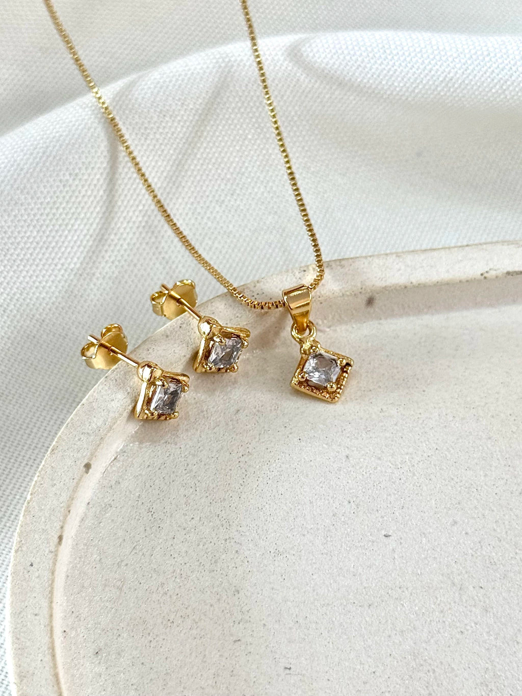 Conjunto quadrado com uma zircônia