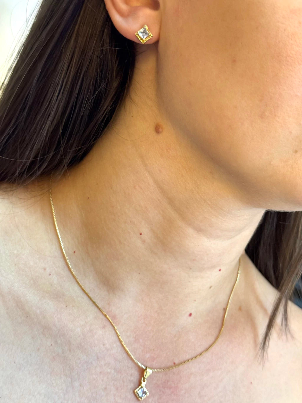 Conjunto quadrado com uma zircônia