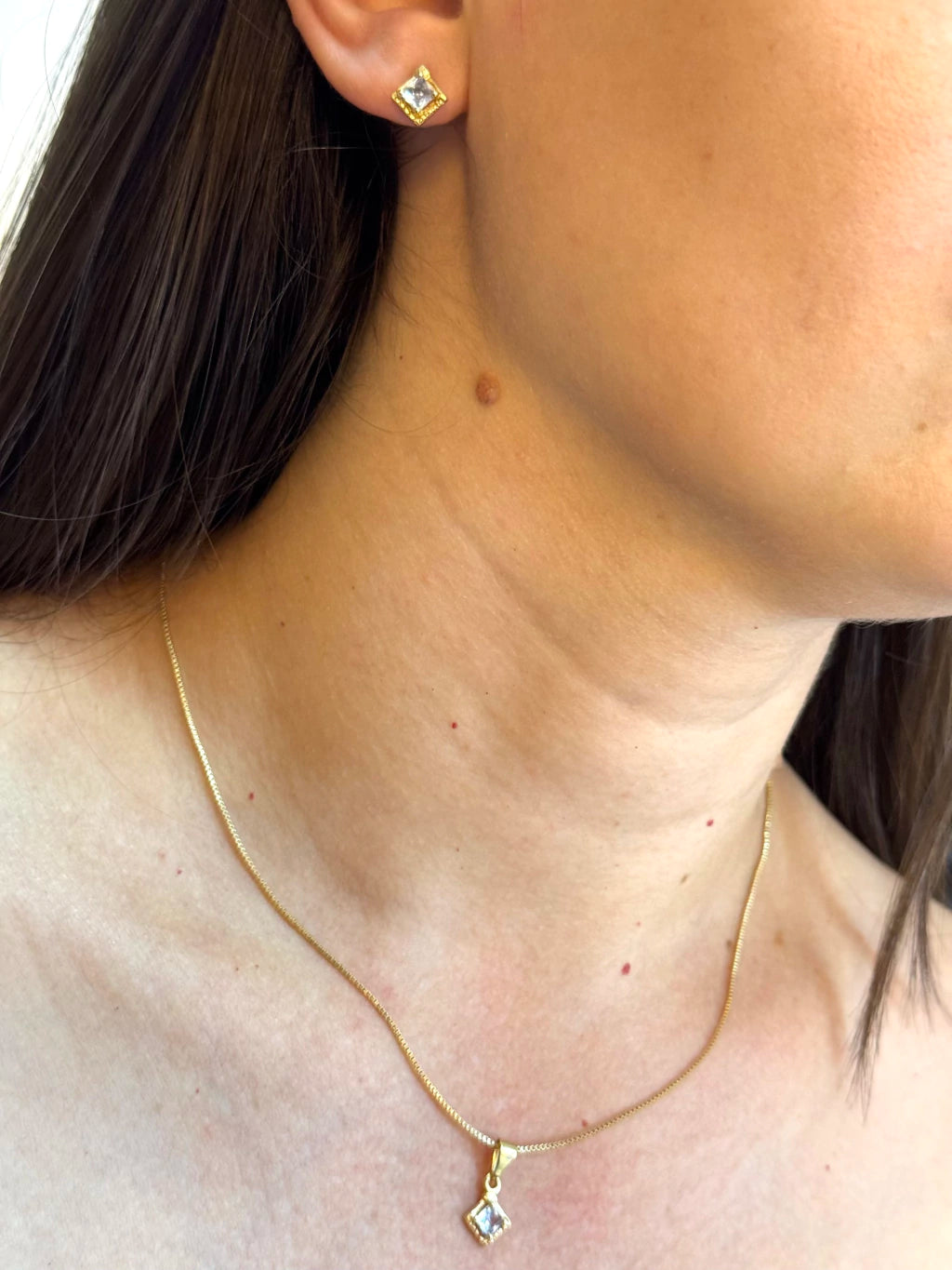 Conjunto quadrado com uma zircônia