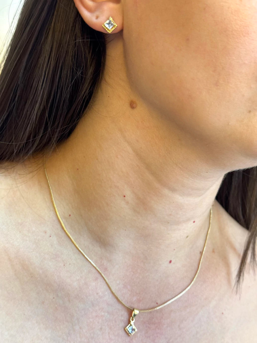 Conjunto quadrado com uma zircônia