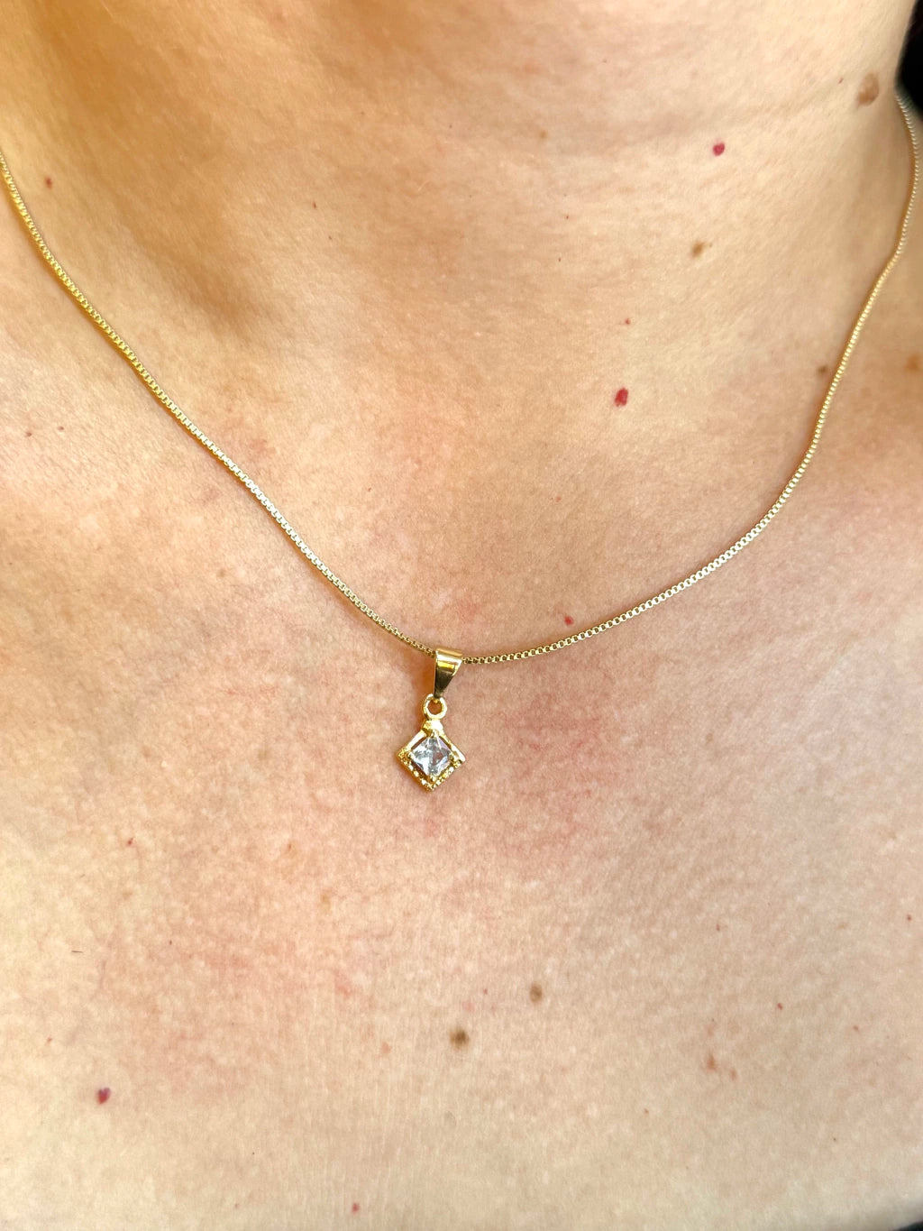 Conjunto quadrado com uma zircônia