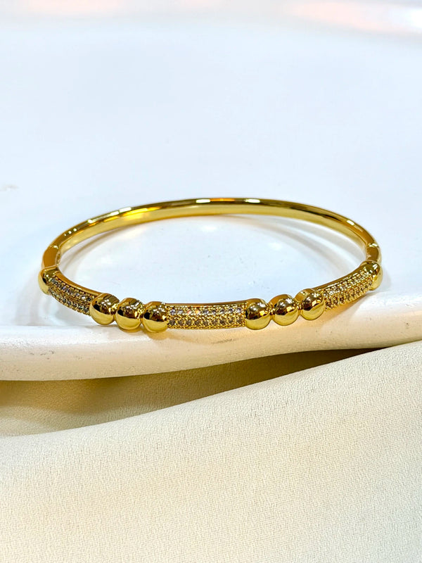 Bracelete trabalhado cravejado