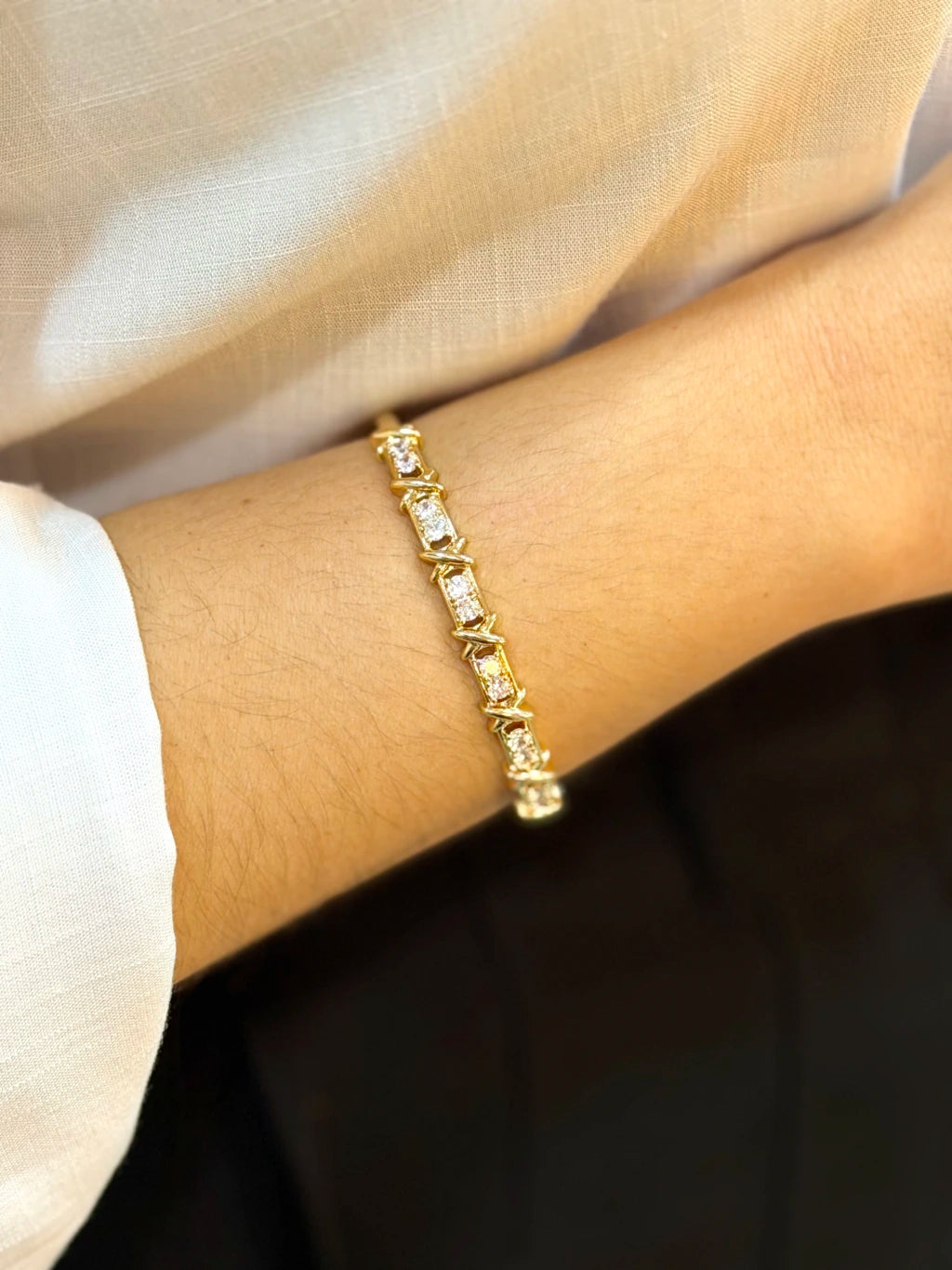 Bracelete trabalhado cravejado