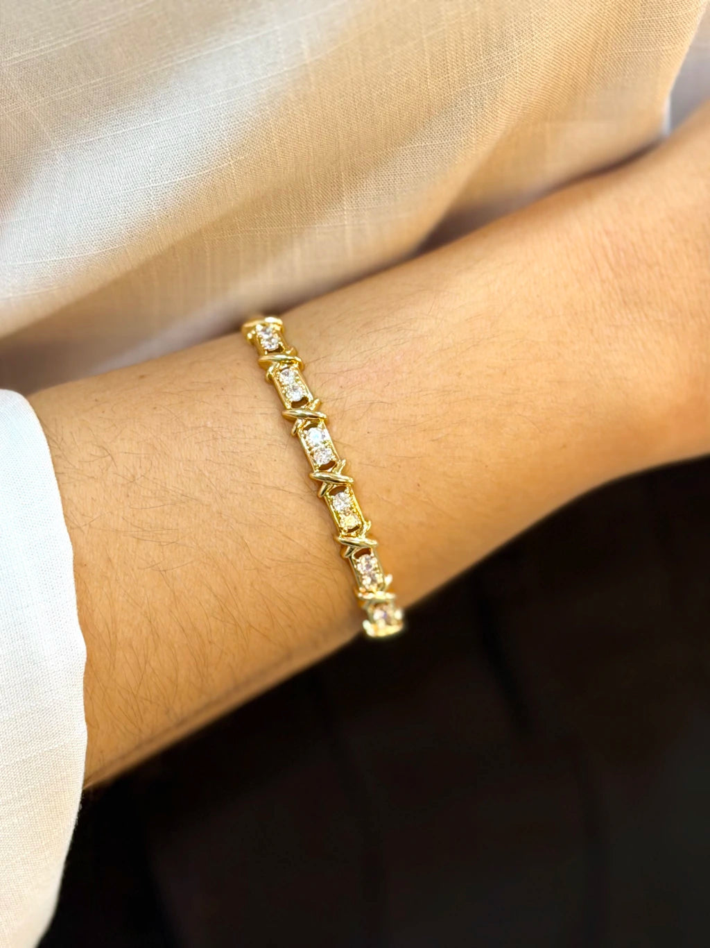 Bracelete trabalhado cravejado