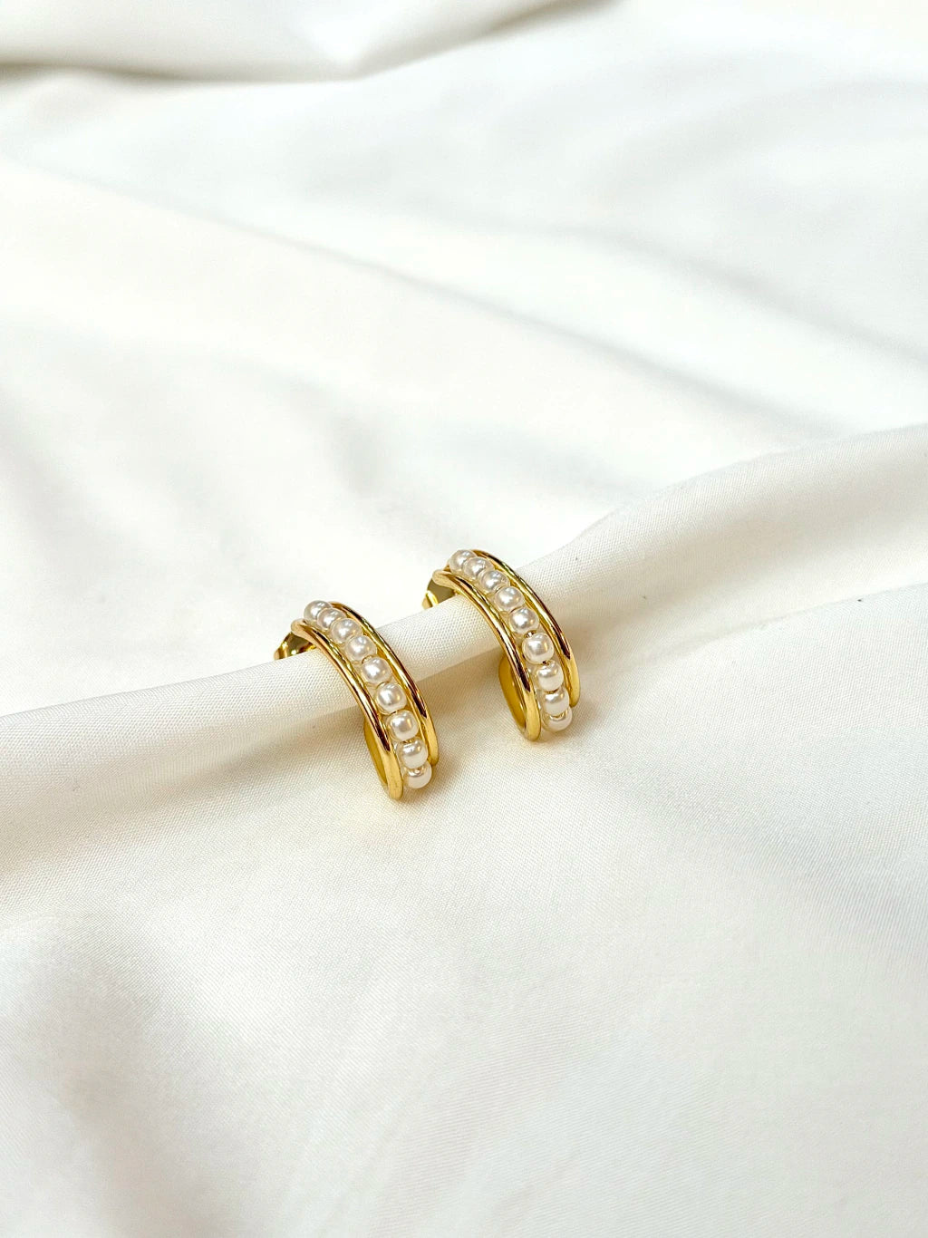 Argola mini pérolas