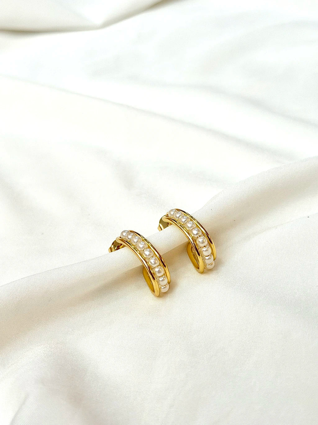 Argola mini pérolas