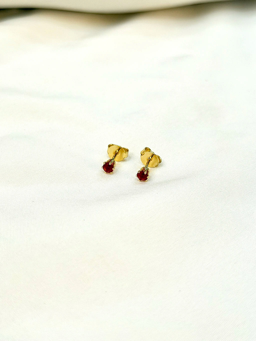 Brinco ponto de luz vermelho 3mm