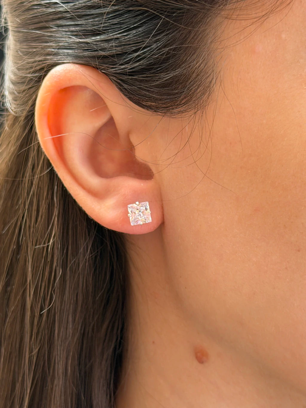 Brinco quadrado cristal branco 6mm