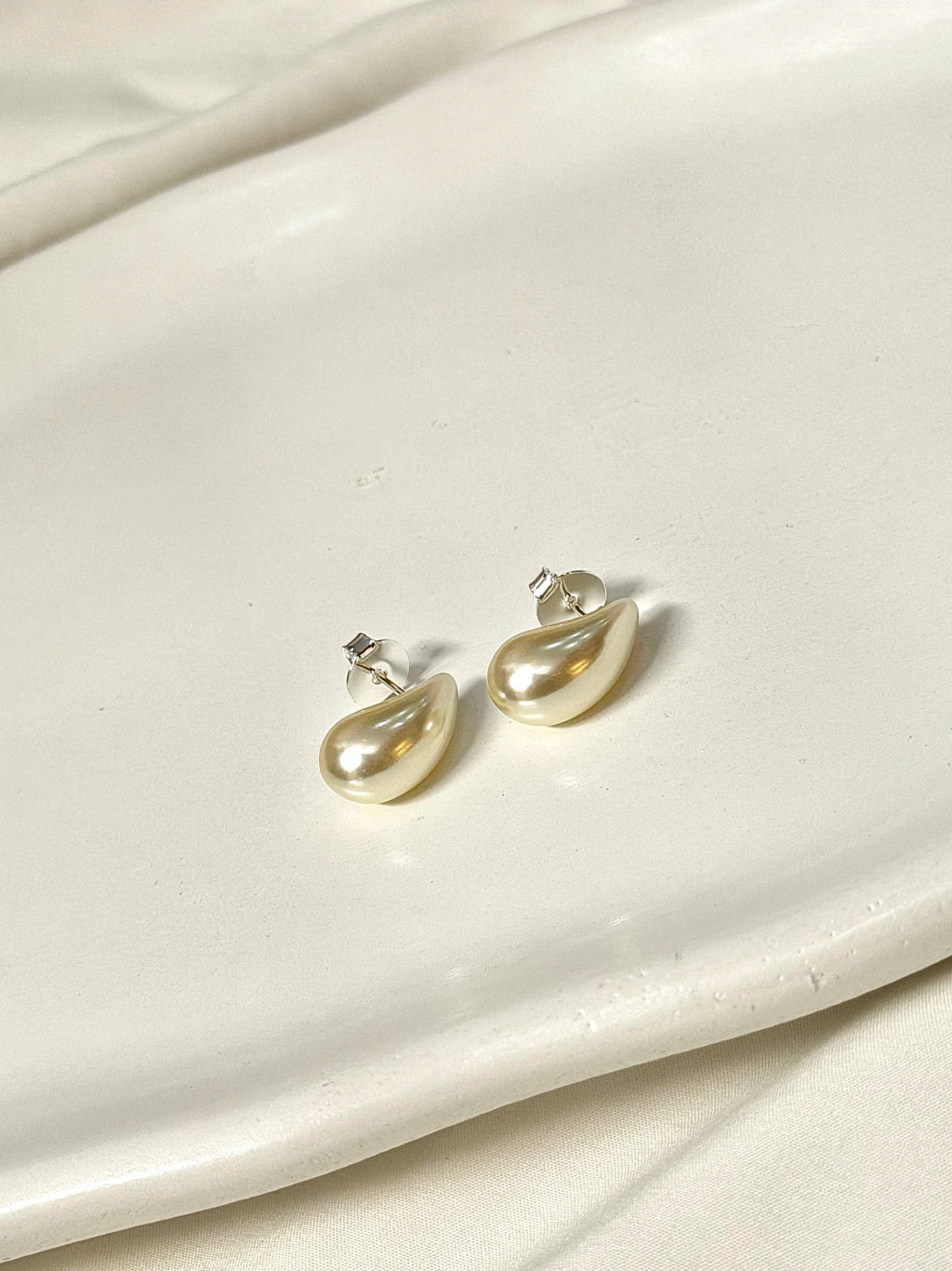 Brinco gota pérola 18mm
