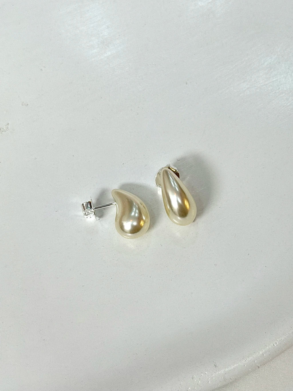 Brinco gota pérola 18mm