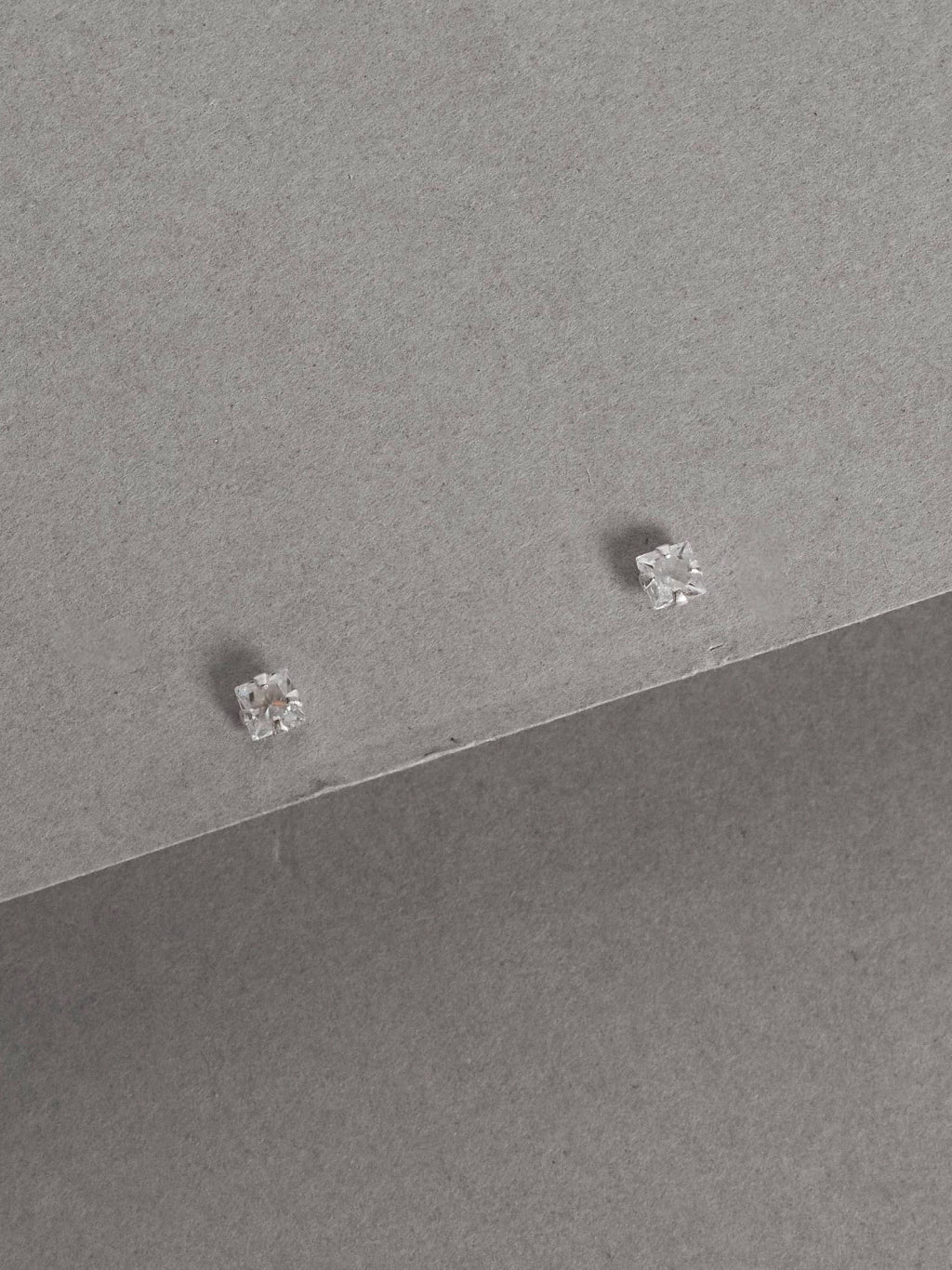 Brinco zircônia quadrada cristal 3mm