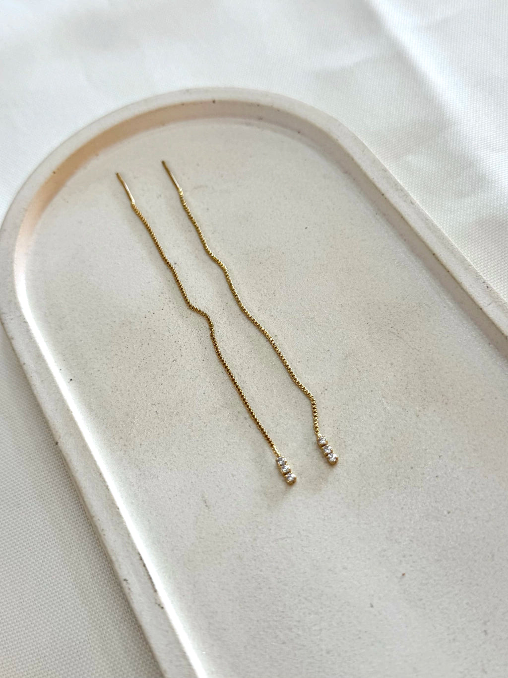 Brinco veneziana com três zircônias