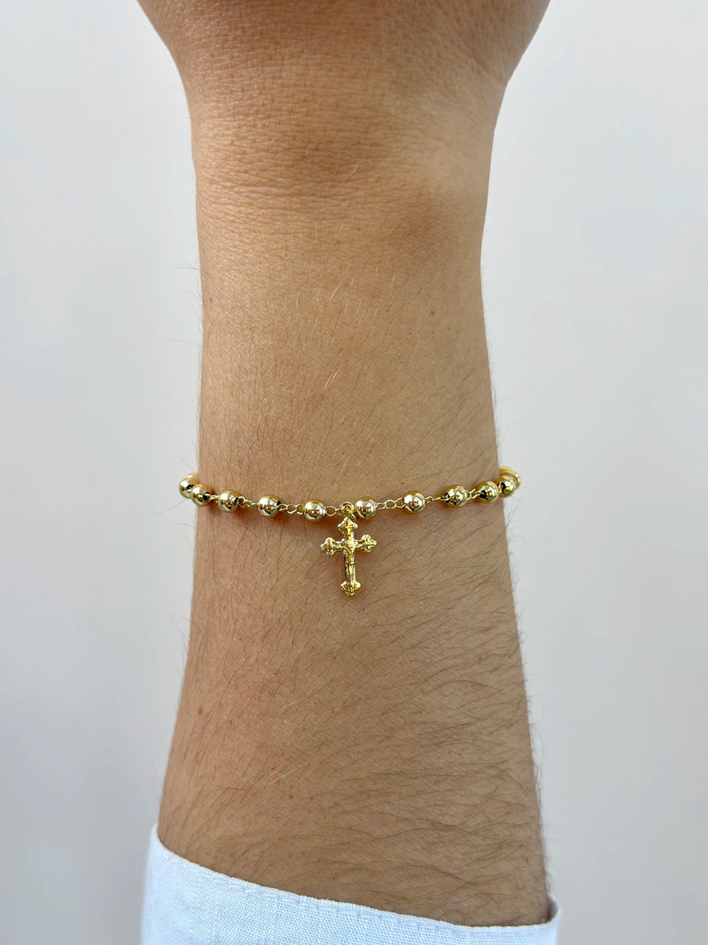 Pulseira bolinhas e cruz