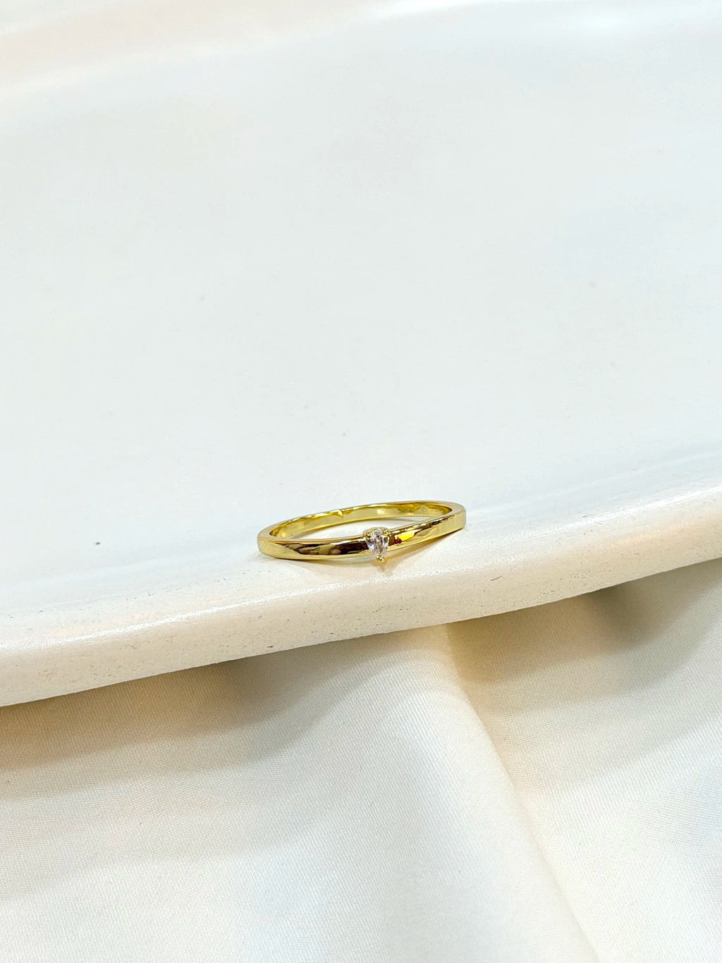 Anel solitário gota