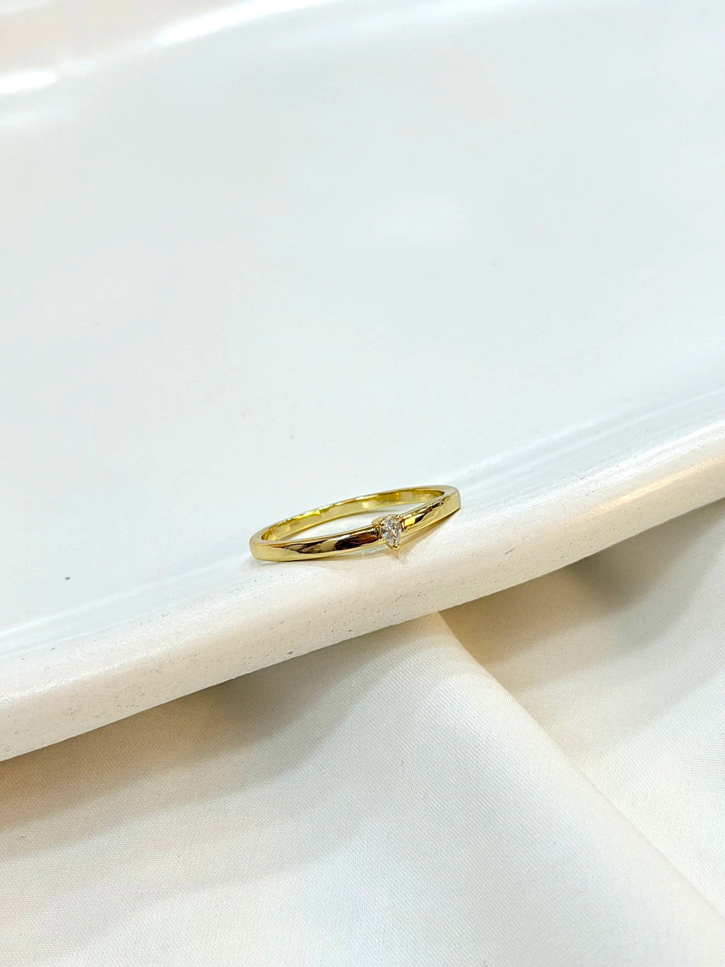 Anel solitário gota