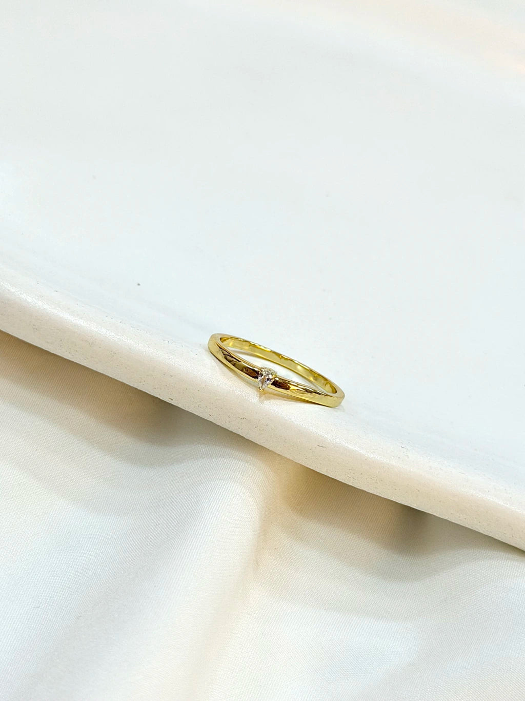 Anel solitário gota