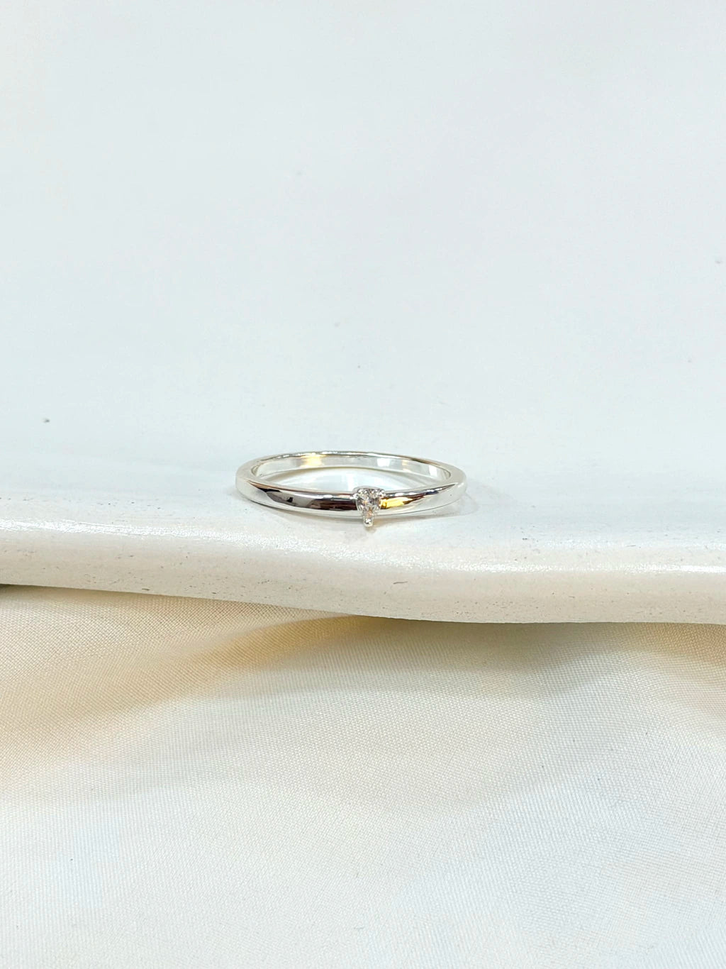 Anel solitário gota