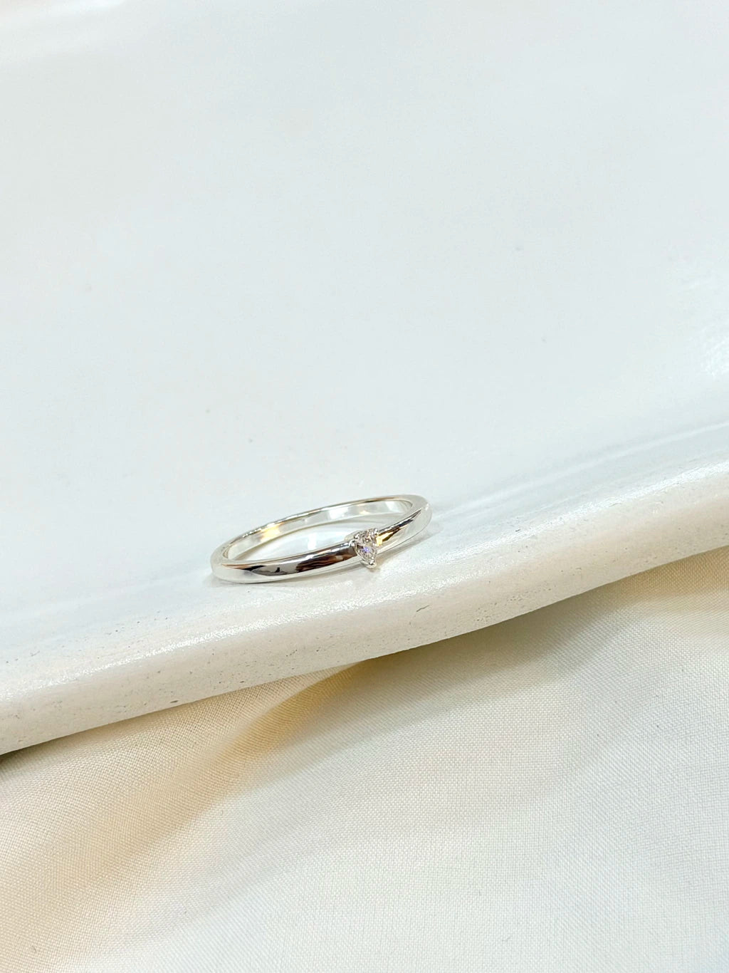 Anel solitário gota