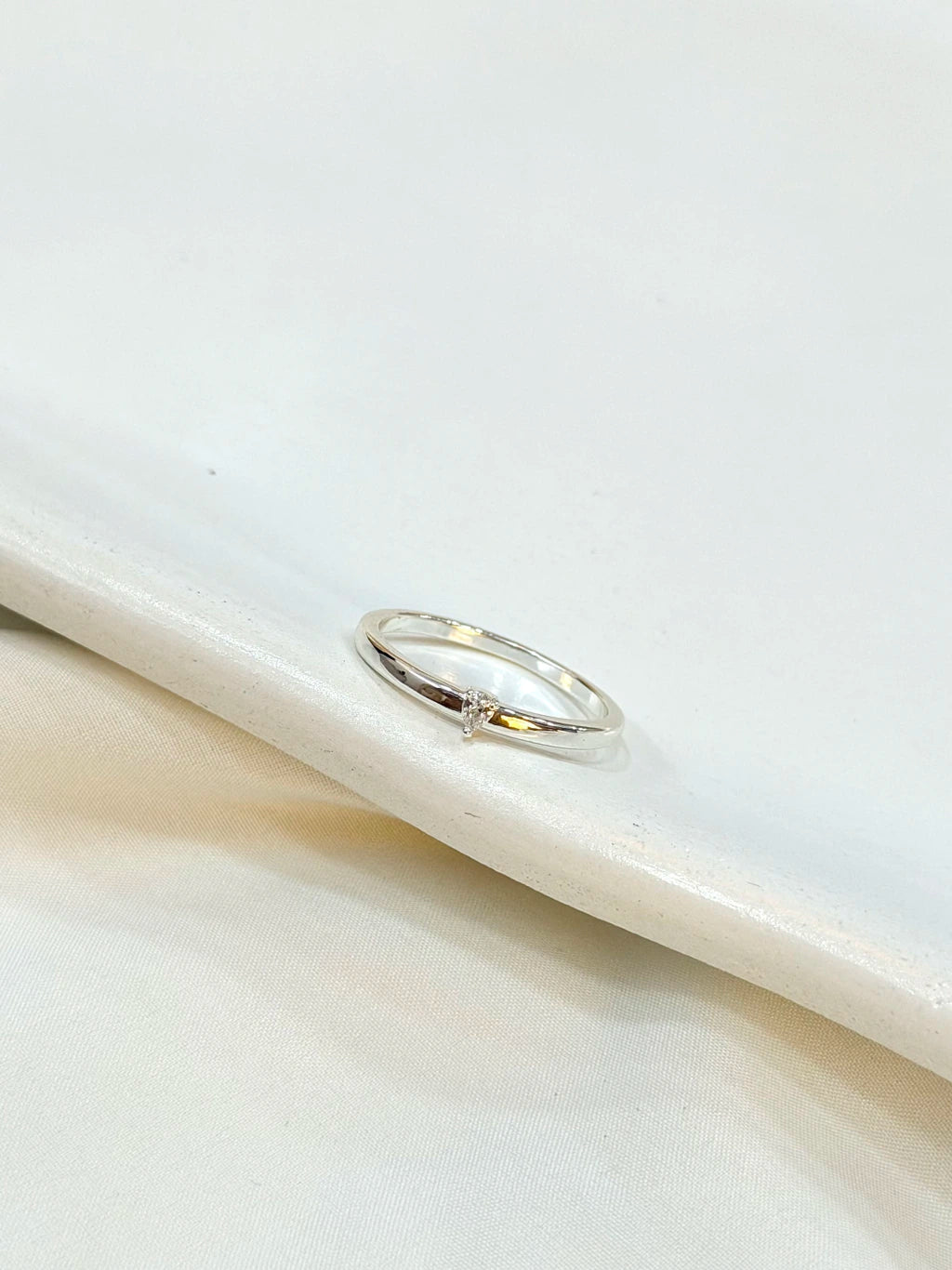 Anel solitário gota