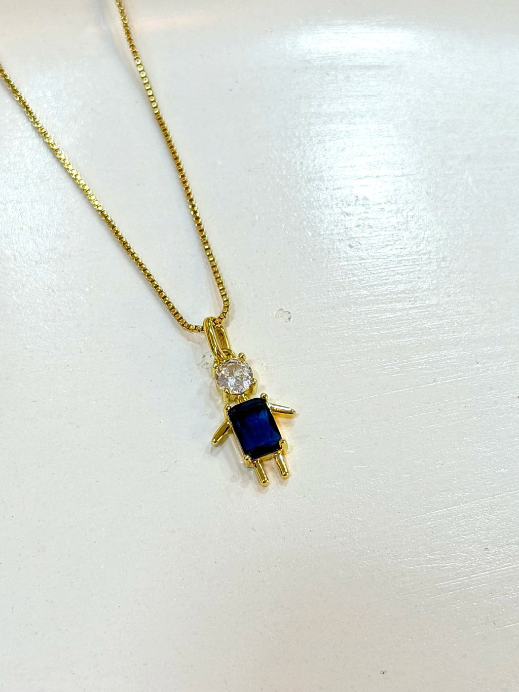 Colar menino azul