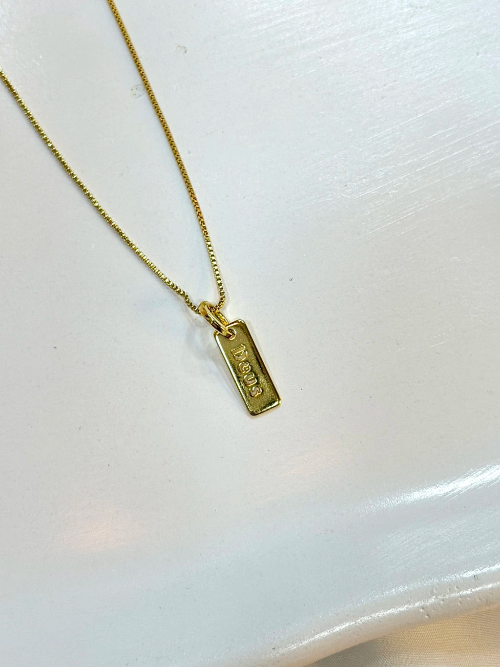 Colar pingente “Deus” 15X6MM