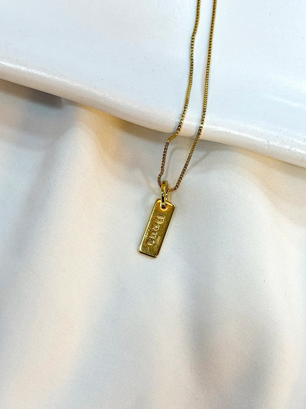 Colar pingente “Deus” 15X6MM
