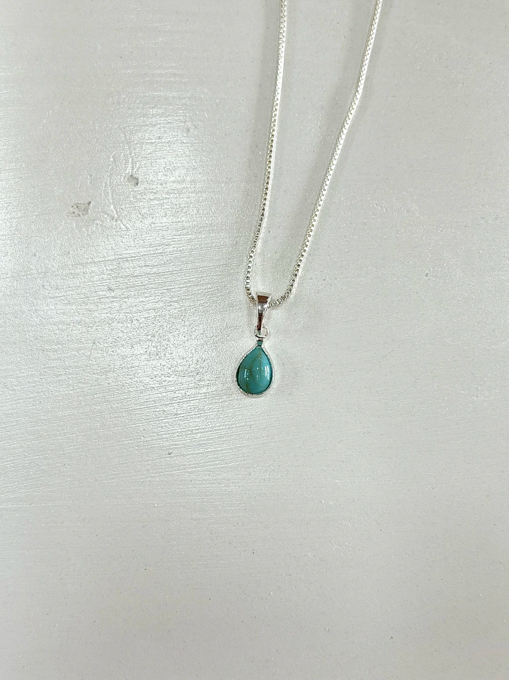 Colar pedra Howlite