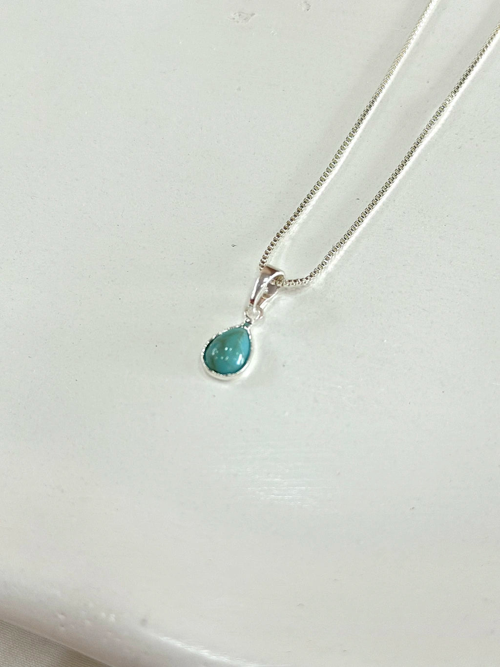 Colar pedra Howlite