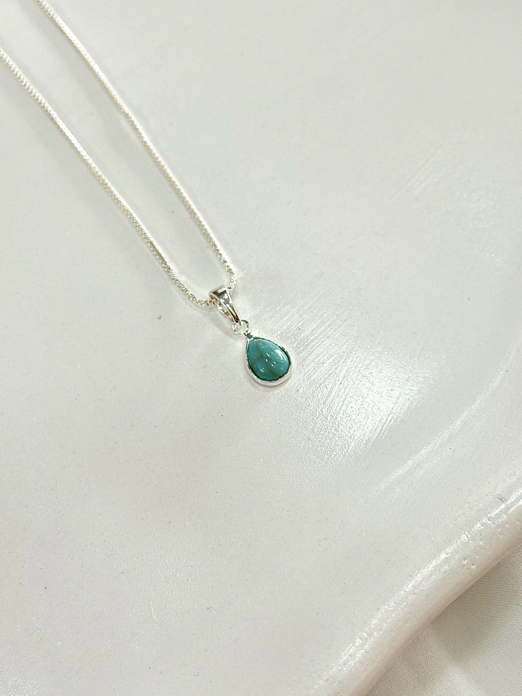 Colar pedra Howlite
