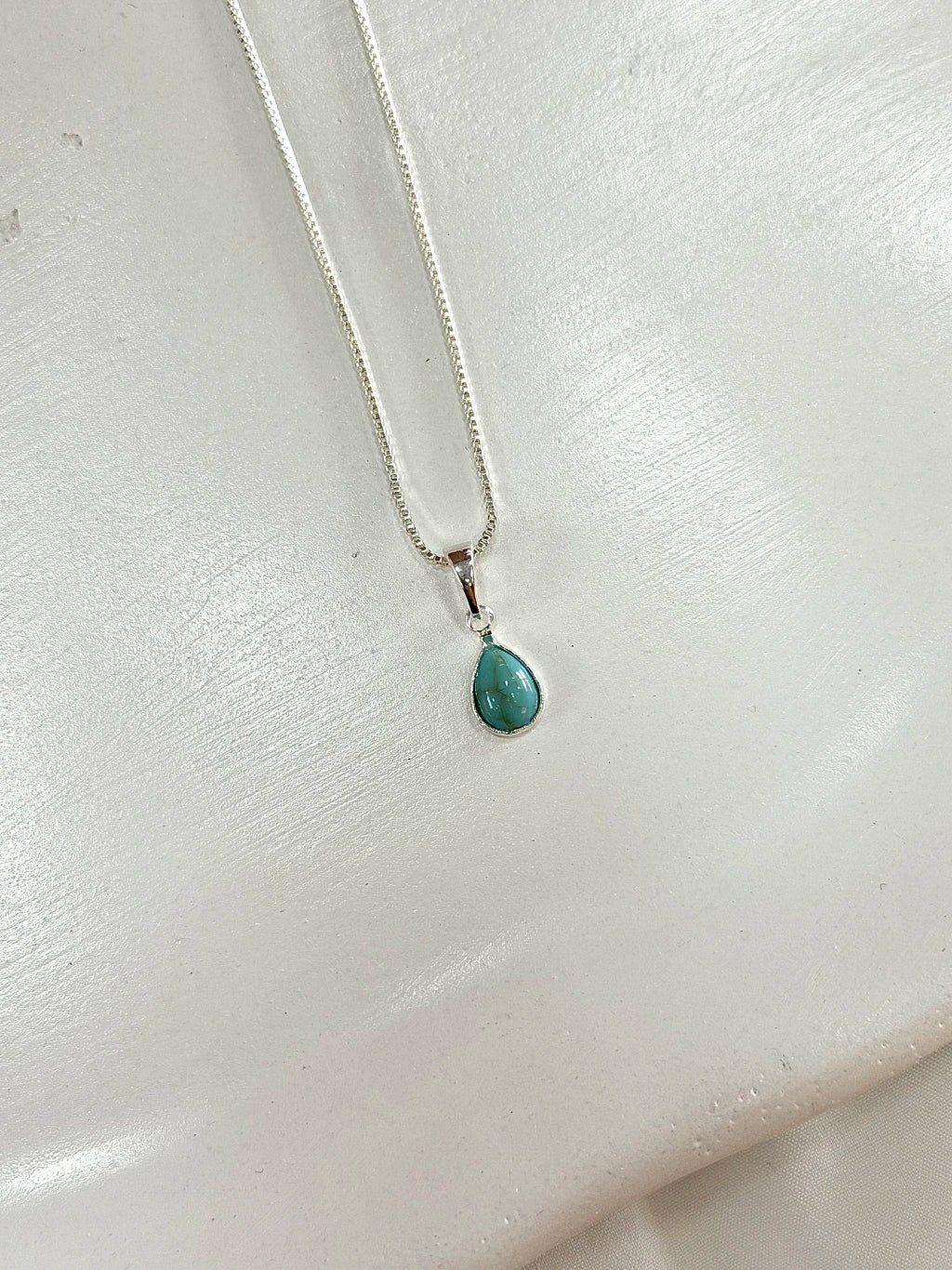 Colar pedra Howlite