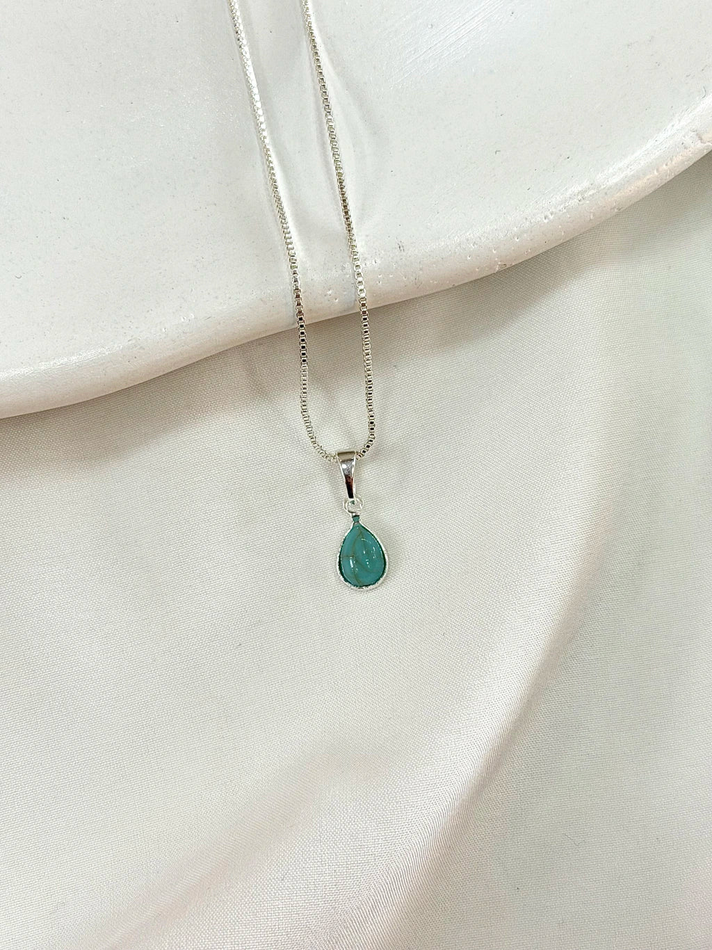 Colar pedra Howlite