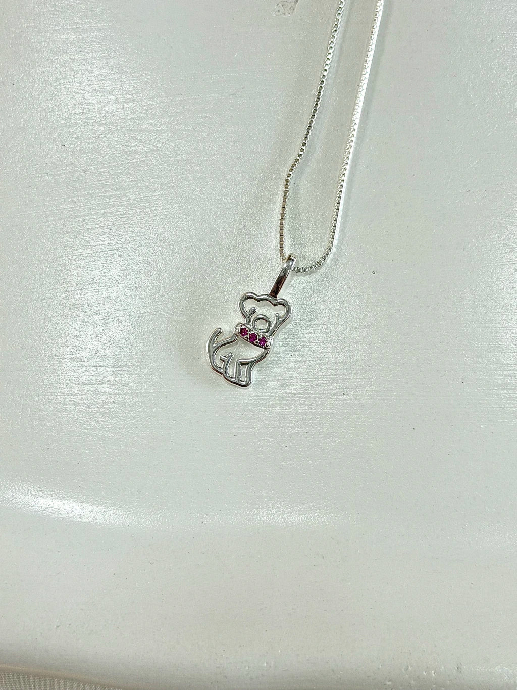 Cachorro detalhe rosa
