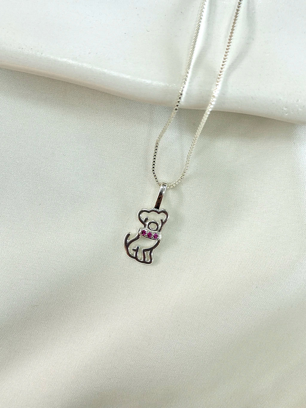 Cachorro detalhe rosa