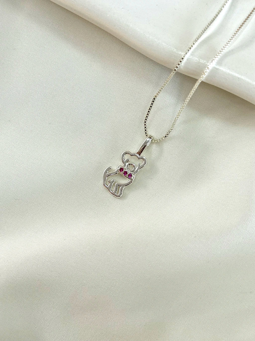 Cachorro detalhe rosa