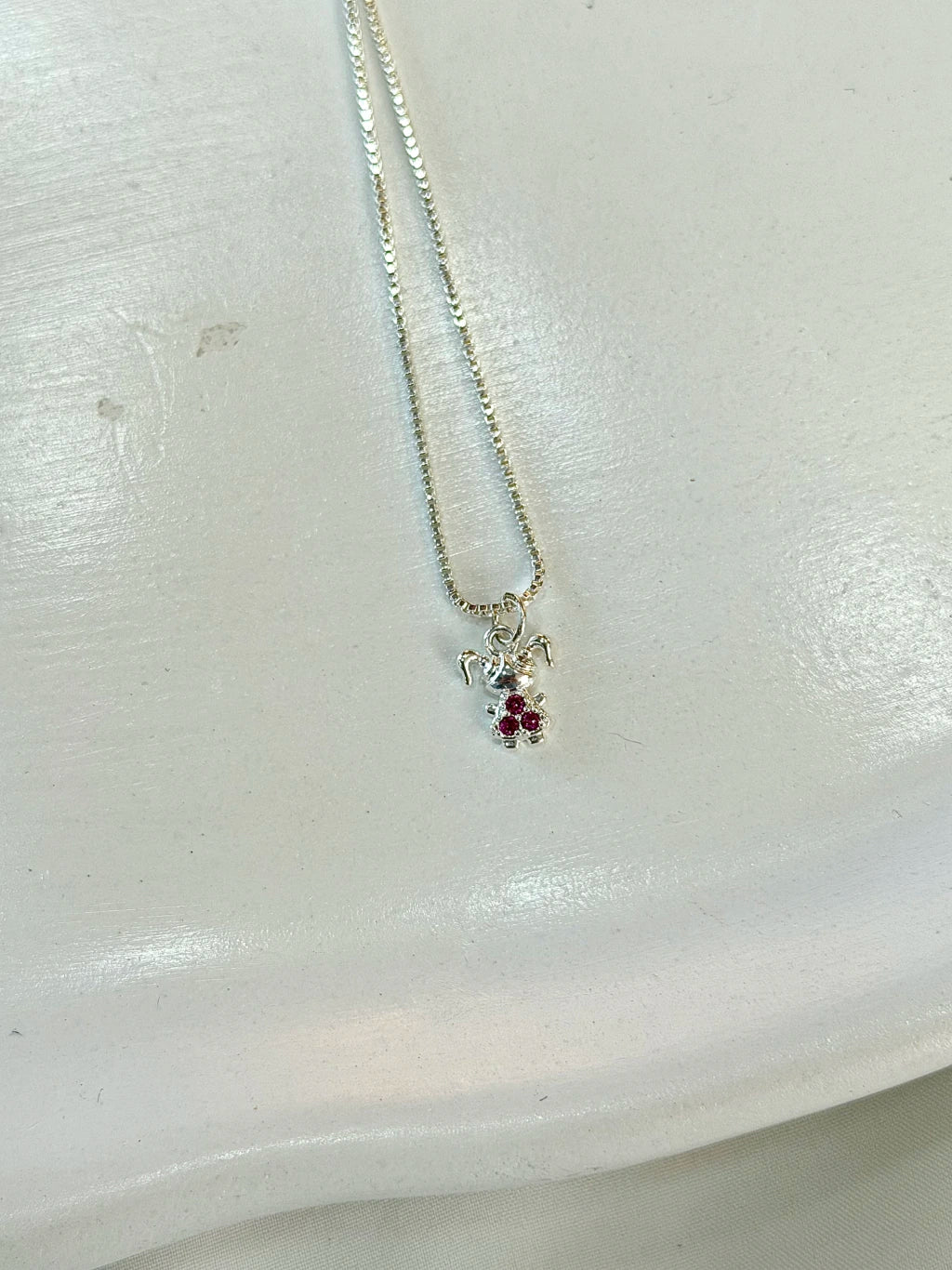 Colar menina cravejada rosa