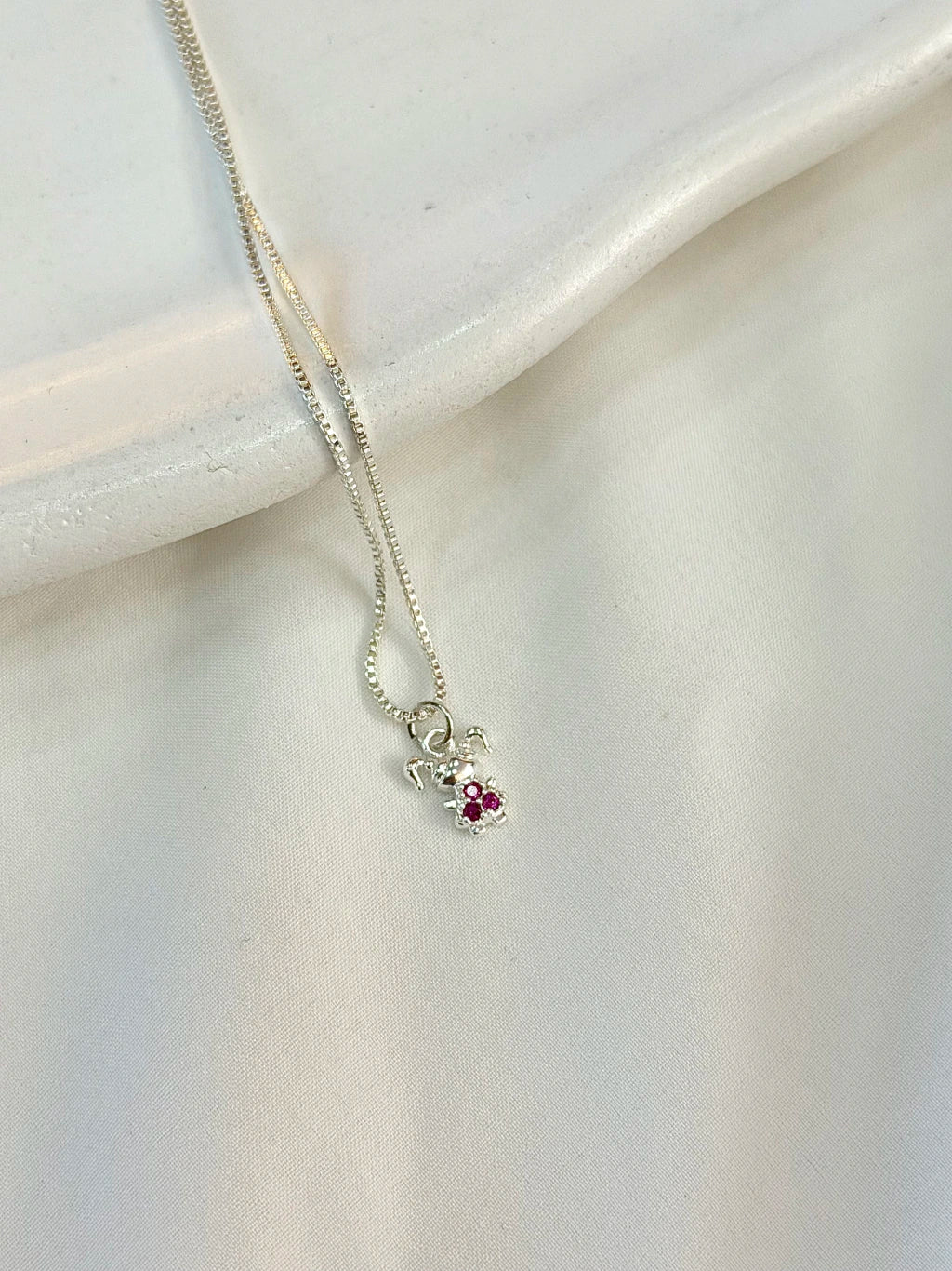 Colar menina cravejada rosa