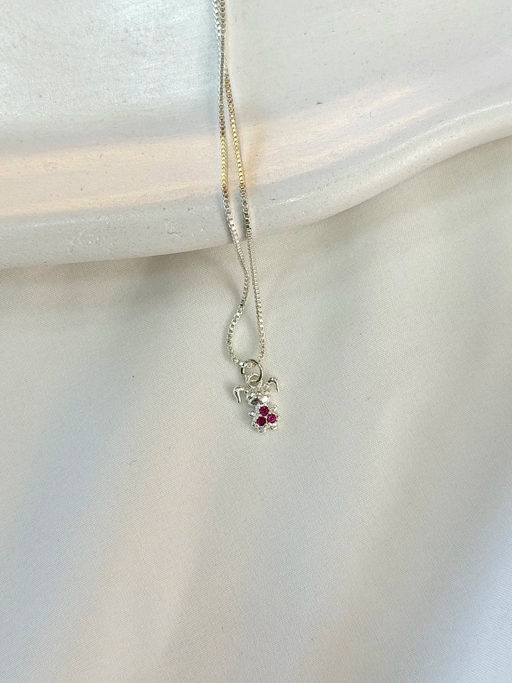 Colar menina cravejada rosa