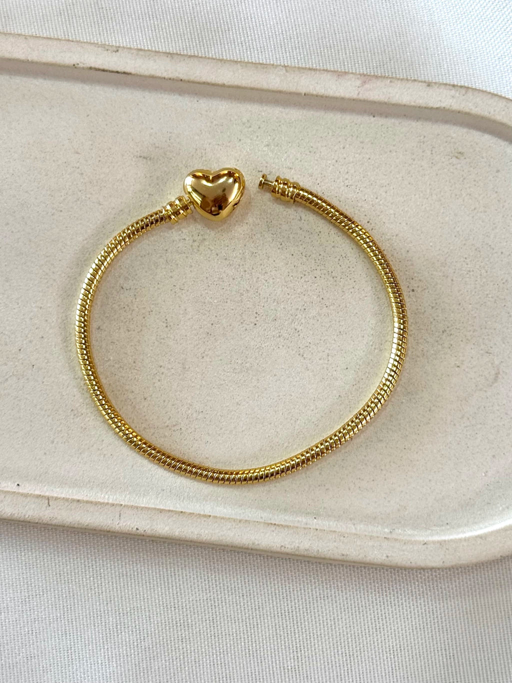 Pulseira infantil berloque fecho coração