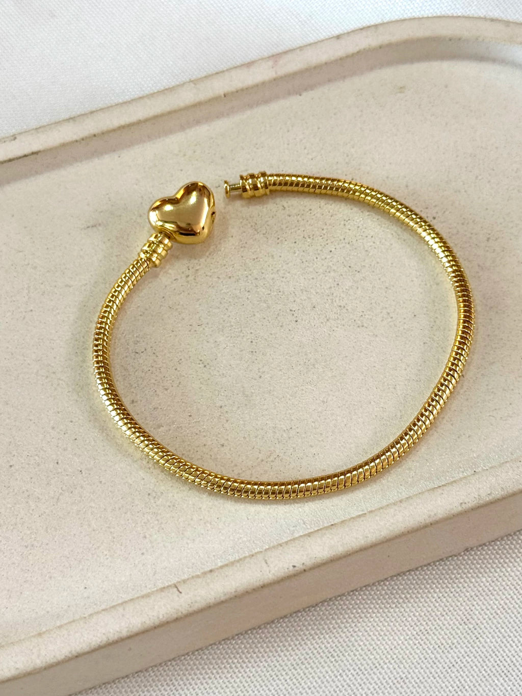 Pulseira infantil berloque fecho coração