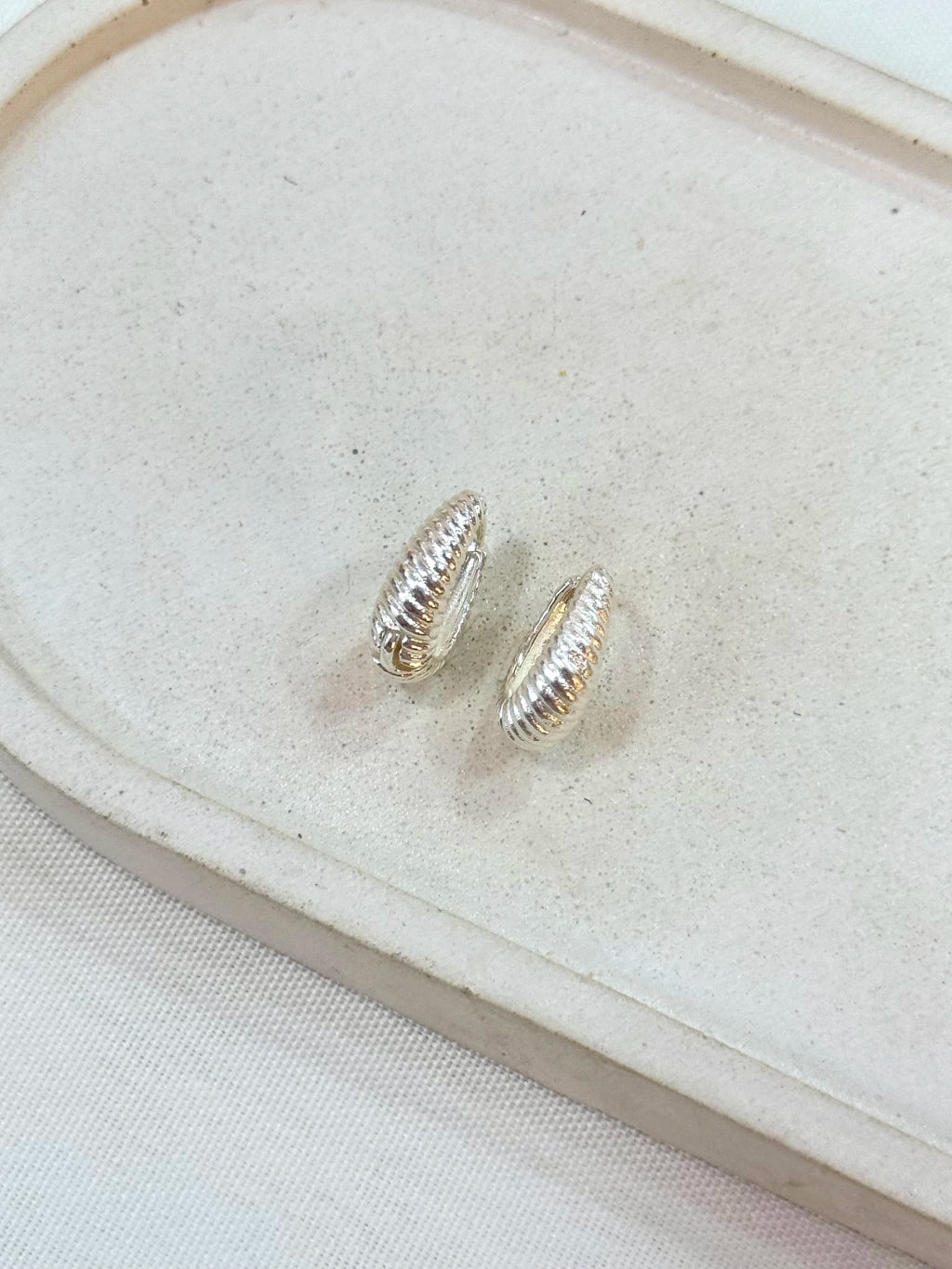 Argola oval detalhada G