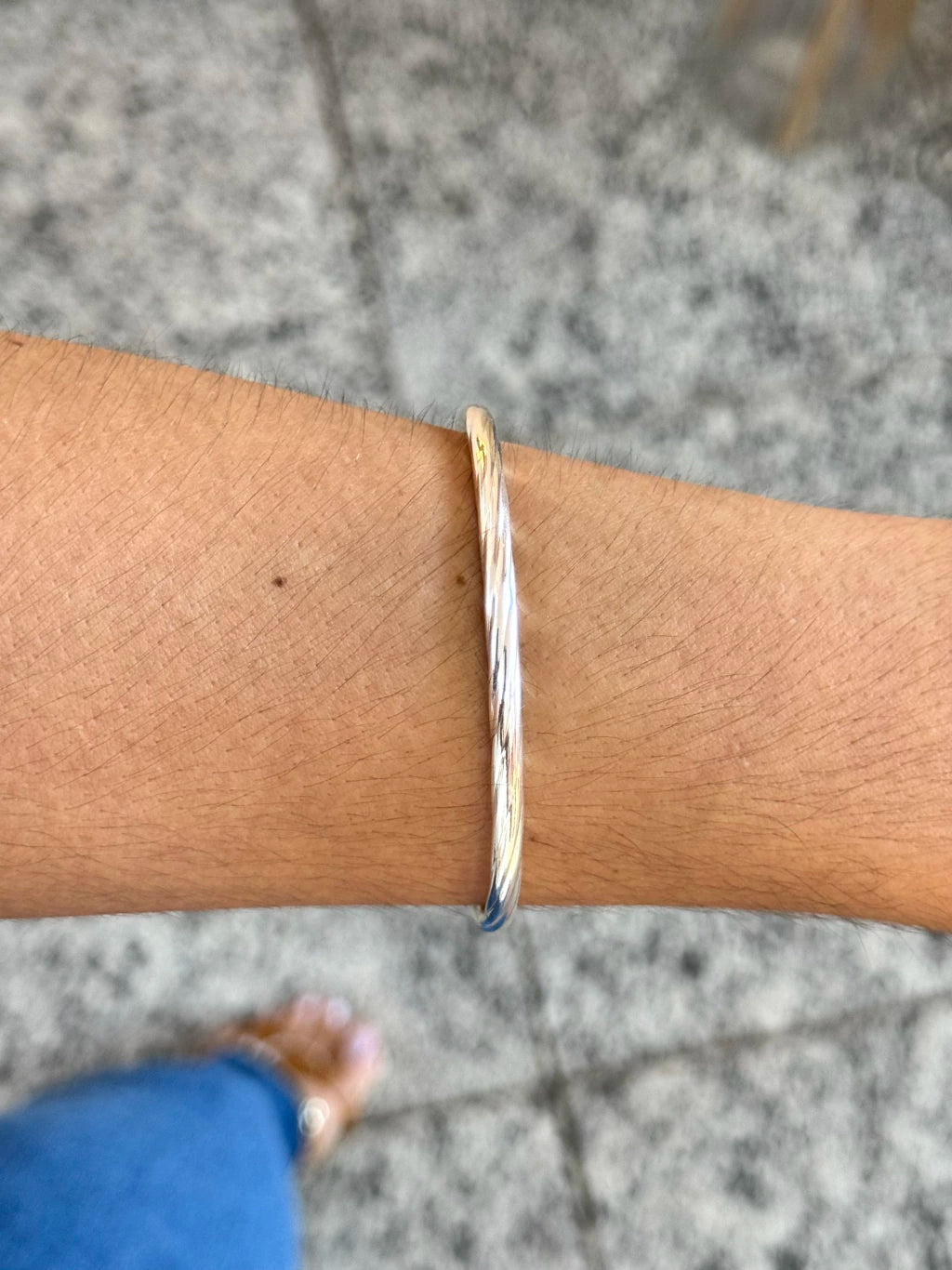 Bracelete tubo aro torcido